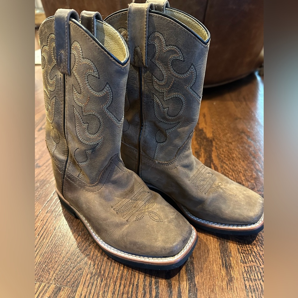 Girls leather cowboy boots size 13